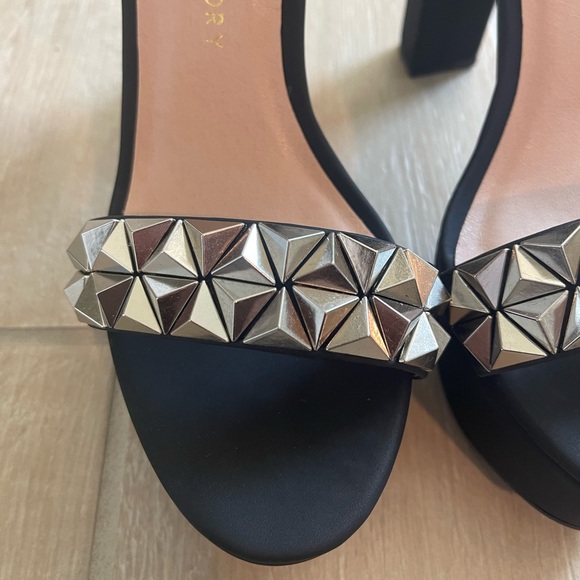 NWT Chinese Laundry Arnette Studded Platform
Sandal - Picture 8 of 12